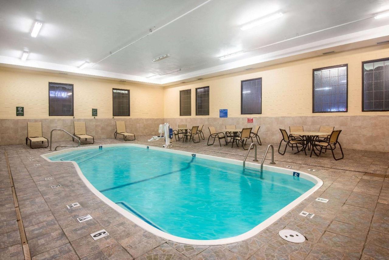 La Quinta Inn & Suites - New River Gorge National Park Summersville Bagian luar foto